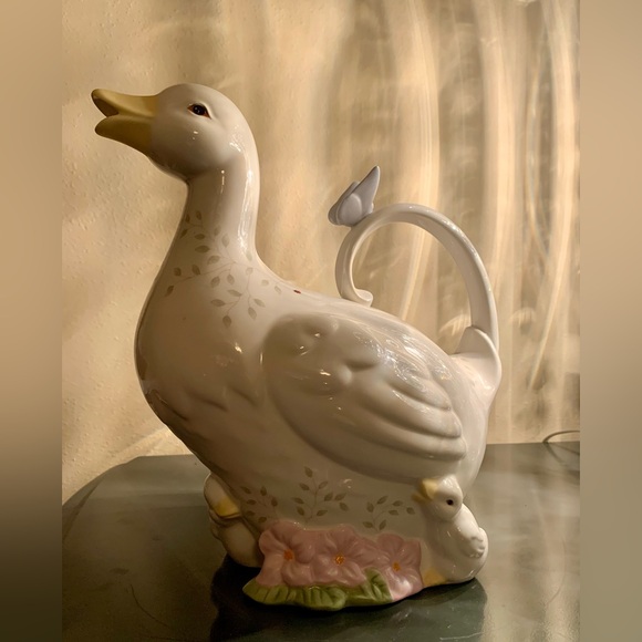 LN Lenox Butterfly Meadow Duck Pitcher- New replacement costs $299.95 as shown. - Picture 5 of 8